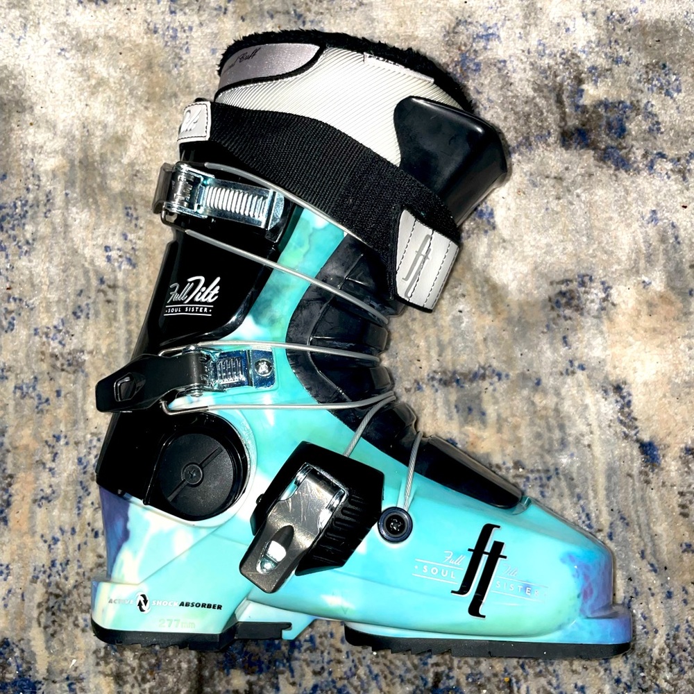 Full Tilt Soul Sister ski boots, 23.5